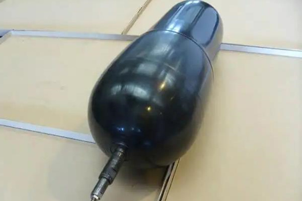 蓄能器里面的液壓油有哪些污染與危害？